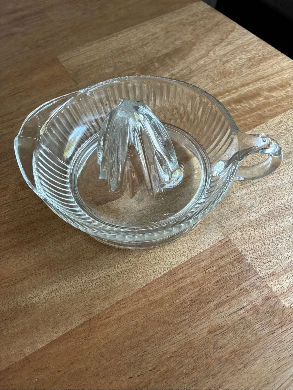 Clear Glass Citrus Juicer and Bowl - Classic Manual Reamer 8”